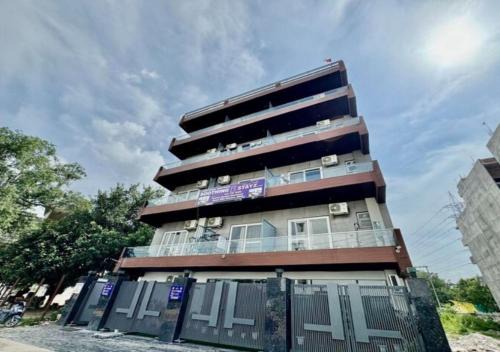 Soothing Stayz - Near Medanta The Medicity