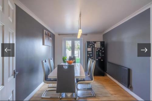 Sophia's place - 3 bedroom 3 bed house for groups, families, contractors and professionals, houses 5