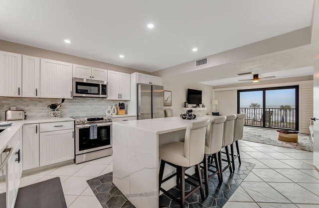 Sophisticated Oceanfront Luxury Condo