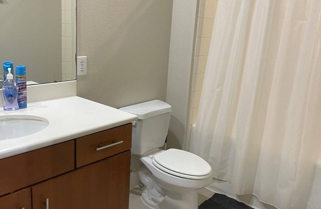 Sophisticated Stay 2-bedroom apartment with AC, fitness room in awesome Houston
