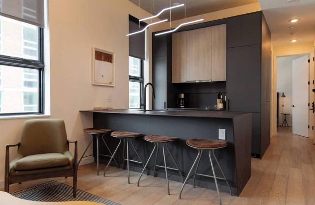 Sosuite | Corner 1BR Apt w Roof Deck, Gym, Laundry