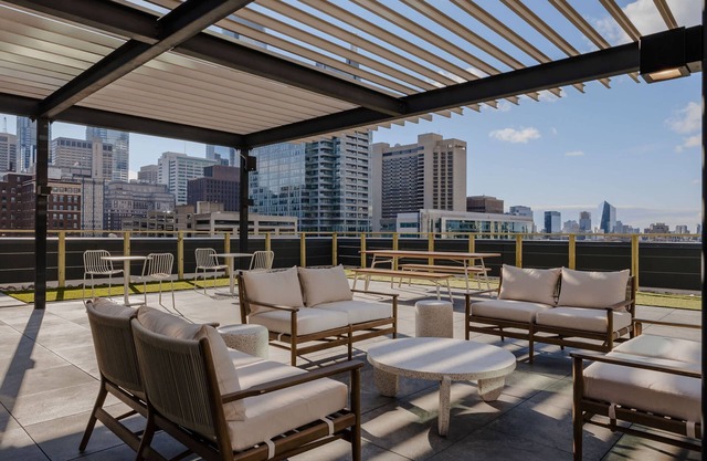 Sosuite One Bed Apt w Rooftop, Gym, Laundry