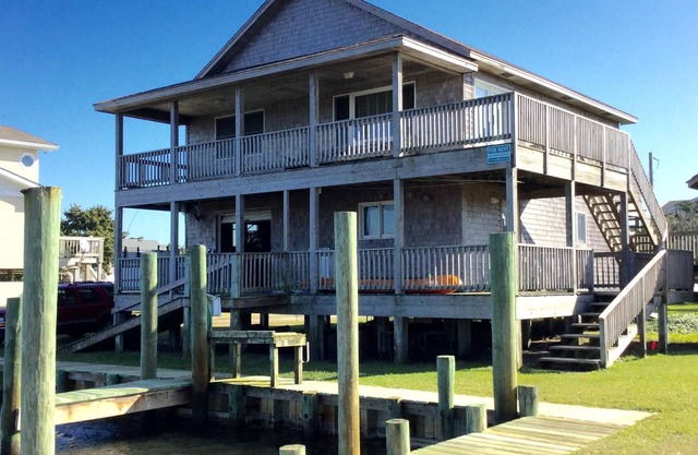 Soundfront Property With Gorgeous Sunsets And Easy Access For Water Sports!