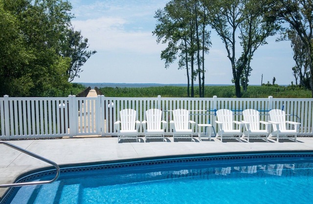 SOUNDFRONT with Private Pier! Private Pool, Dogs ok!