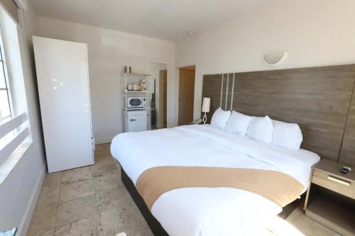 South Beach Suite in South of Fifth Neighborhood Across from Miami's Best Beach