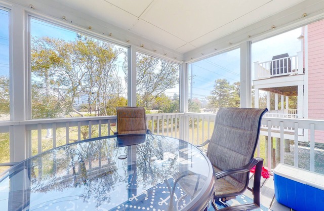South Bethany home with private outdoor areas & great location near the beach