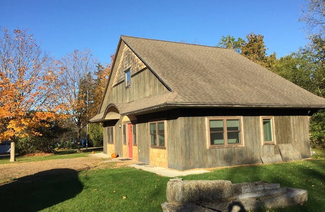 South Hero Guesthouse with lake access and great sunsets