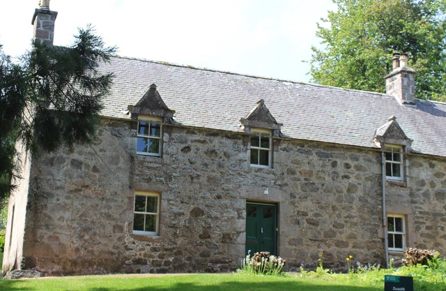 SOUTH MAINS COTTAGE - CRAIGIEVAR CASTLE in Alford, Aberdeenshire