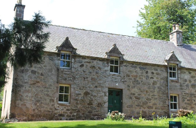 South Mains Cottage - Craigievar Castle