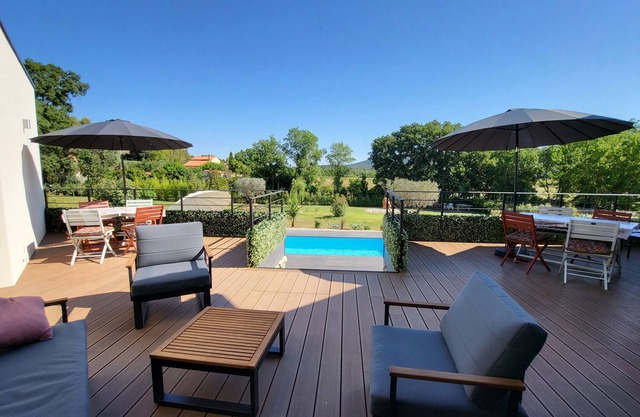 SOUTH OF FRANCE A CHARMING VILLA ALL COMFORT WITH SWIMMING POOL AND PARK