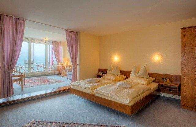 South side, junior suite, terrace, bathtub 4-11 nights - Waldhotel Sonnenberg