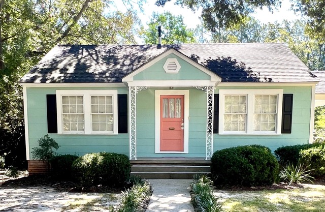 Southern Charm 1 - 5 minutes to downtown Laurel. SUMMER SALE!