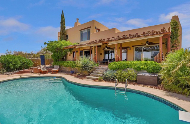 Southwestern Hilltop Retreat + Pool