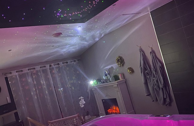 Spa Privatif Jacuzzi et Sauna, Maison de Ville 4 Personnes