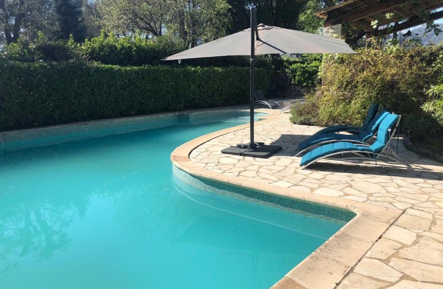Spacieuse villa provençale au calme absolu.