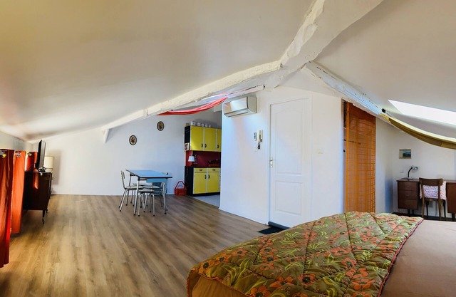 Spacieux Studio Sebventies