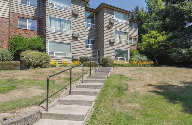 Spacious 1-bdr on Canyon Rd. Designated Parking.