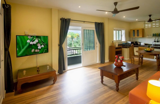 Spacious 1 Bed Apartment Jade with balcony, office and complimentary moped.