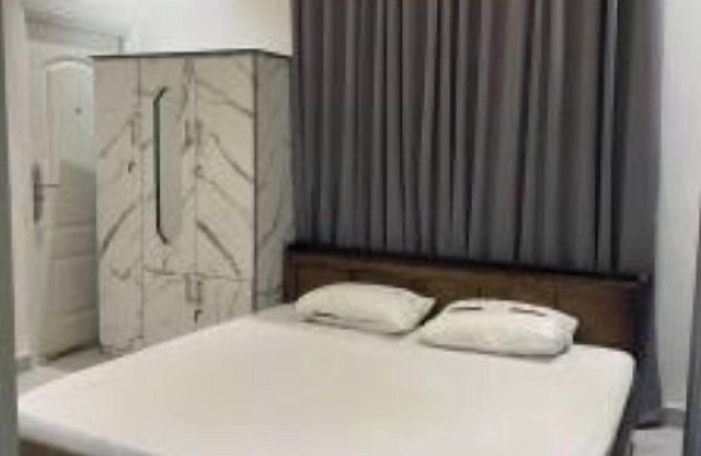 Spacious 1 bed flat in estate and maintained security