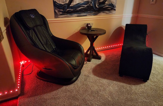 Spacious 1-Bedroom Apartment home. For Adults Only! This is a spicy play place.