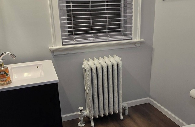 Spacious 1-bedroom apartment with fitness room, WiFi in pleasant Rockford