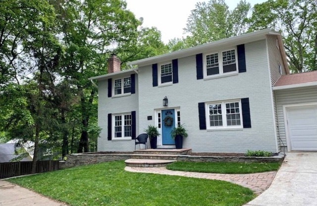 Spacious 1 BR Modern Basement Suite near GMU w/private entry - Updated Amenities