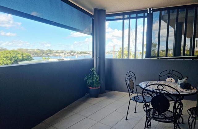 Spacious 1B1B with river views & all amenities