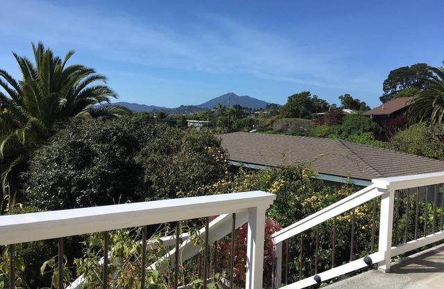 Spacious 2+ Bdrm, 2 Ba Home With Stunning View, 4 wk min, mostly spring and fall