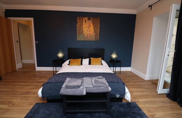 Spacious 2 bed Apartment, Close to City Centre