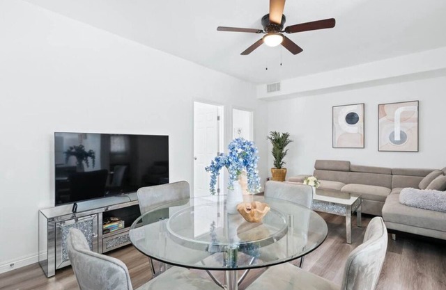 Spacious 2-bedroom apartment in pleasant Hacienda Heights with WiFi, AC