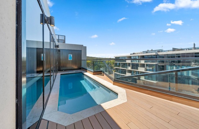 Spacious 2-Bed with Outdoor BBQ & Swimming Pool