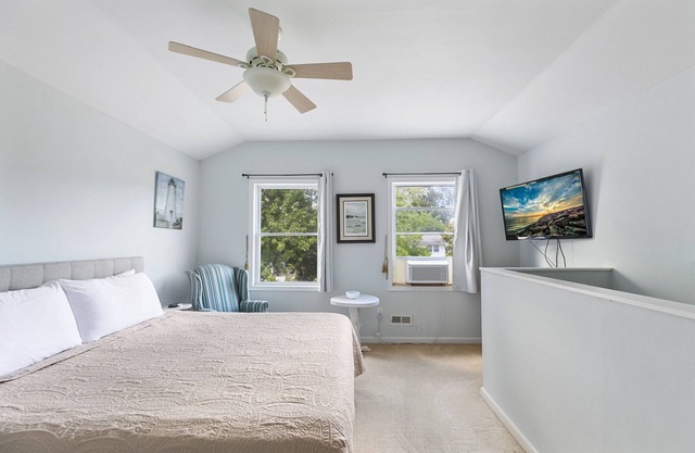 Spacious 2 Bed2 Bath Guest Suite Apt with HOT TUB and EV Charging