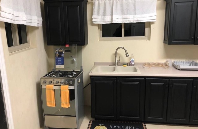 Spacious 2 Bedroom 1 Bathroom Apt with a Patio!