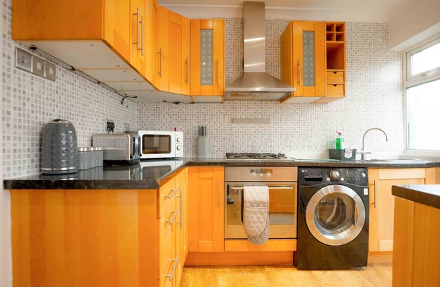 Spacious 2-Bedroom House in Belvedere With Parking