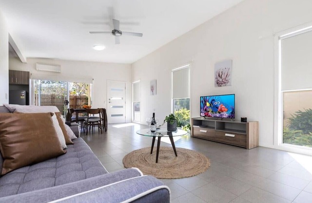 Spacious 2 Bedroom & Parking Near Central Cessnock