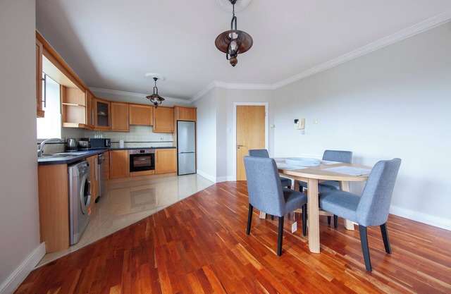 Spacious 2 bedroom property close to city centre.