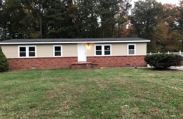 Spacious 2 bedroom duplex located conveniently near Route 50 East and West.