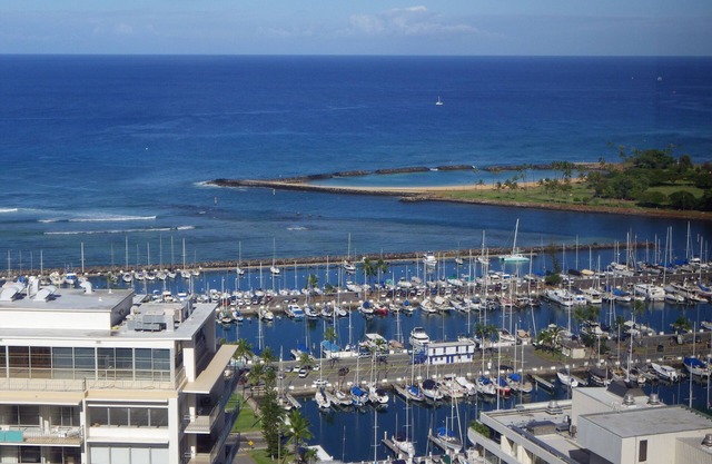 Spacious 2 BR with Ocean and Mountain View, Enjoy Sunrise, Sunset and Firework!