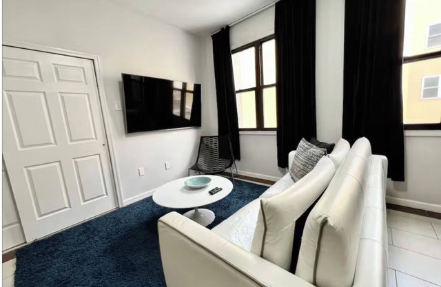 Spacious 2bd next to Reading Terminal and more!