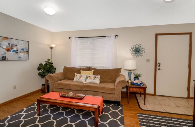 Spacious 2Bd Perfect for Traveling Professionals!
