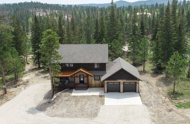 Spacious 3,000 Sq. Ft. Lodge W/Hot Tub, Walking Distance to Clubhouse Pool!