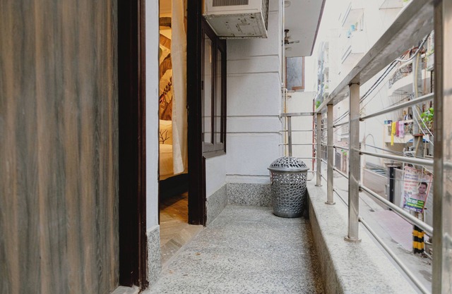 Spacious 3-bedroom apartment in vibrant New Delhi with WiFi, AC
