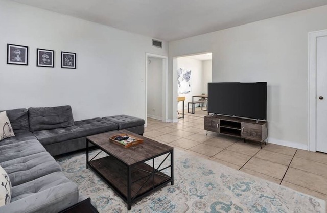 Spacious 3 Bedroom Apartment close to everything!