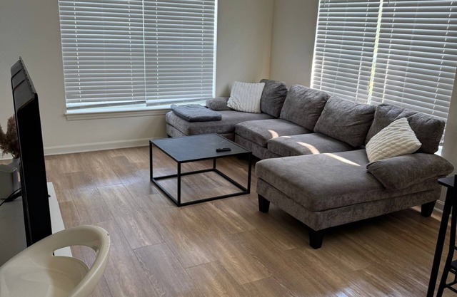 Spacious 3-bedroom apartment with WiFi, AC in lovely Randolph