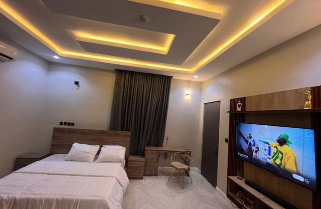 Spacious 3-bedroom apartment with AC and WiFi in charming Abuja