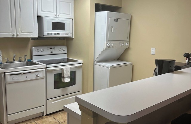 Spacious 3-bedroom 2nd floor unit with AC and WiFi in awesome Cherry Hill.