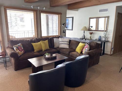 Spacious 3 Br With Updated Kitchen Condo