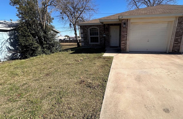 Spacious 3BR 2Bath Duplex- 5min to Fort Hood Clark Gate.