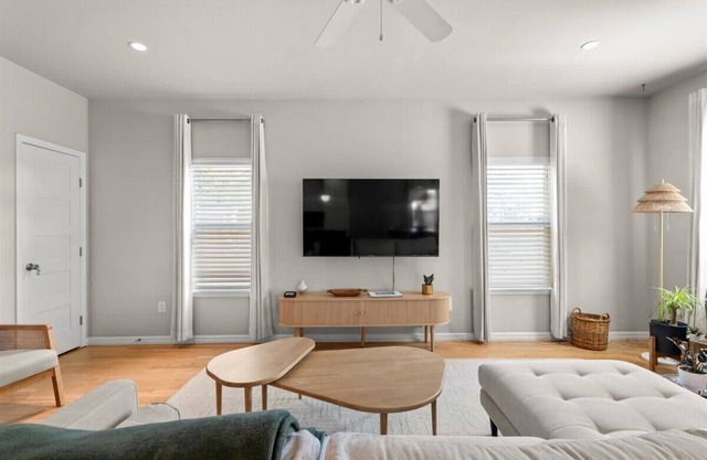 Spacious 3BR Getaway w Free Parking Pet Friendly!