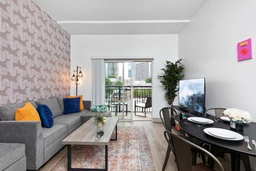 Spacious 4 Bed - 2 Mins to Stadium - Free Parking - Gym - Views